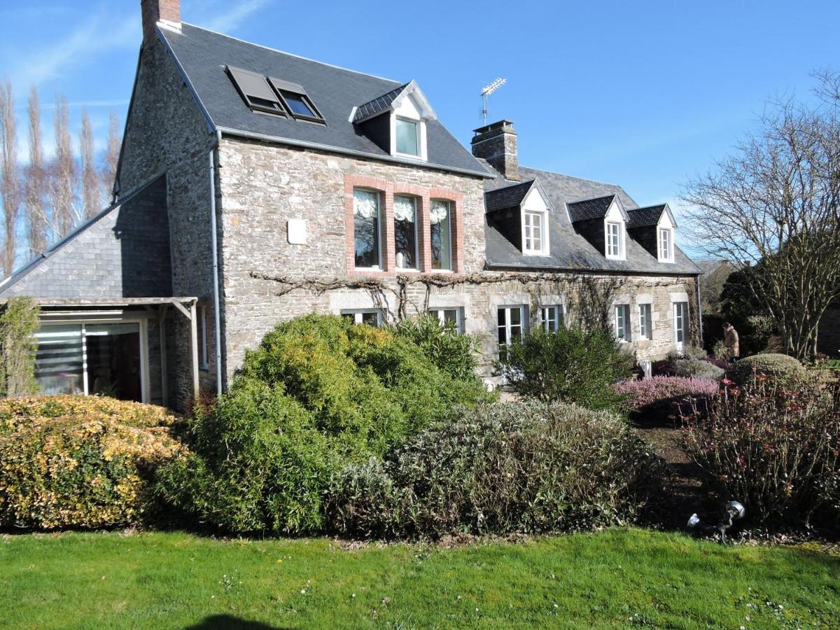 Gite De Charme "La Maison Saint-Leonard" Avec Piscine, Spa, Vue Sur Le Mont Saint-Michel Vains Exteriör bild